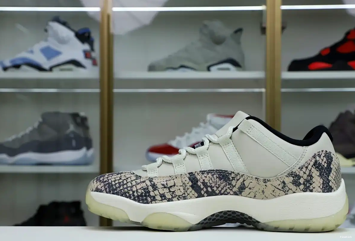 LIGHT BONE LOW SNAKESKIN 11 JORDAN AIR 0614
